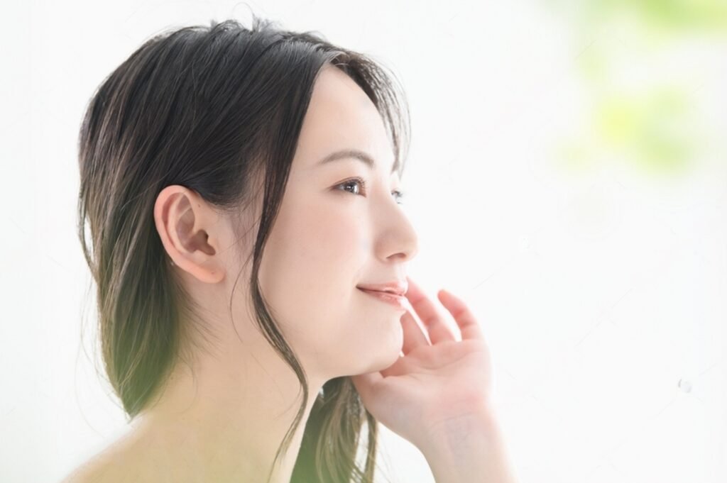 Mendapatkan kulit cerah membutuhkan perawatan yang konsisten dan kebiasaan hidup sehat. 